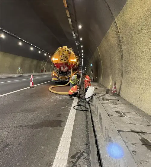 张北隧道排水渠清淤